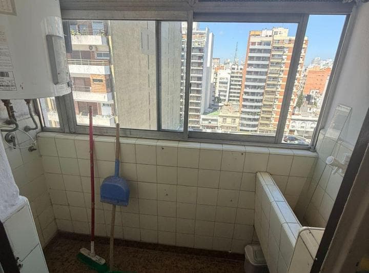 1 ambiente con lavadero, cocina y baño completo MUY LUMINOSO 
GARANTÍA 
1 MES DE