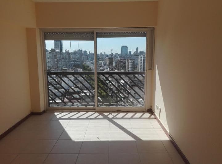 Excelente departamento en torre de categoría 
abierto vista panorámica al Rio. P