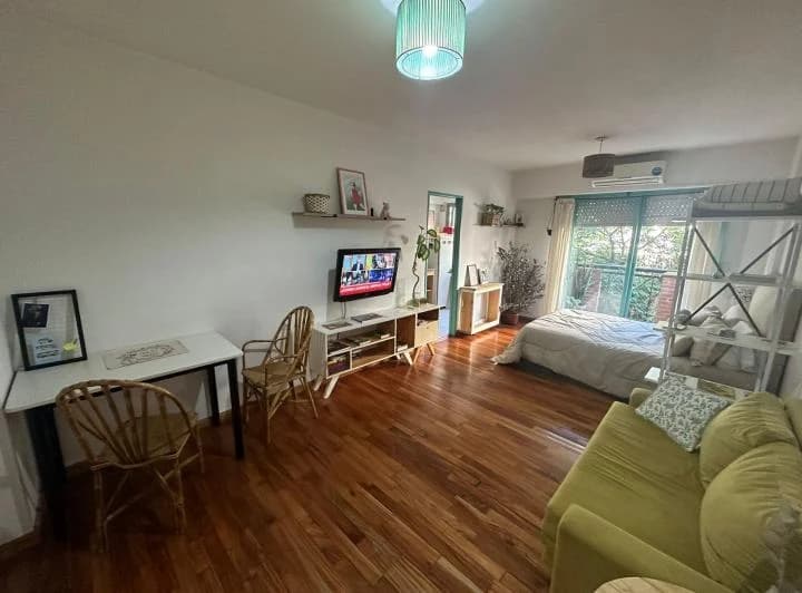 Descripción:
Amplio y súper luminoso monoambiente totalmente amoblado y listo p