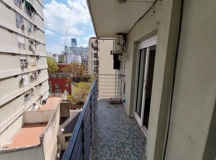 Excelente departamento de 2 ambientes ubicado en un 6.º piso, con vista abierta,