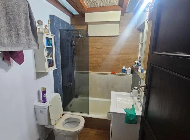 Excelente PH totalmente renovado, ubicado en planta baja sobre Av. Balbín, en el