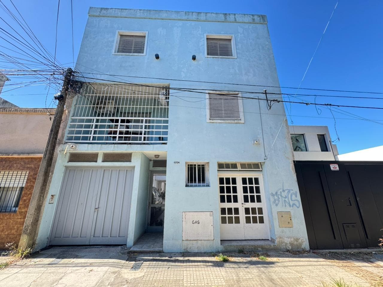 117 Nro. 1724 Entre 67 y 68 (frente) - 1