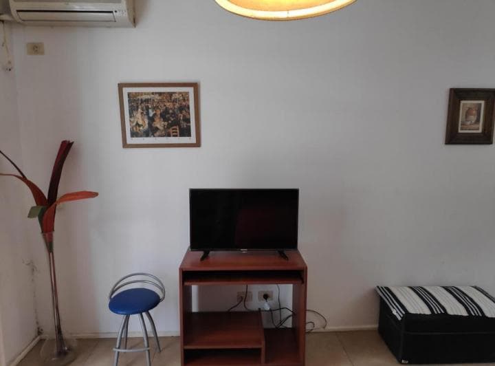 Excelente ubicación. Departamento de un ambiente al frente con balcón ubicado a 