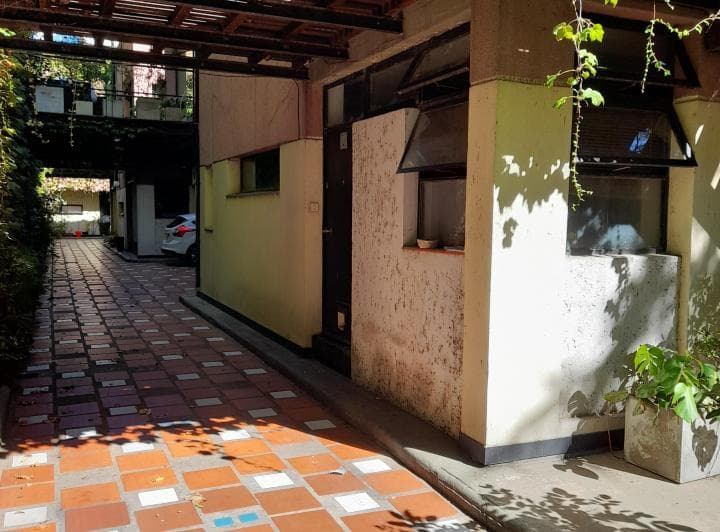 Hermoso PH en complejo de solo 7 unidades con cochera.
Calle Sucre 850 entre Ram
