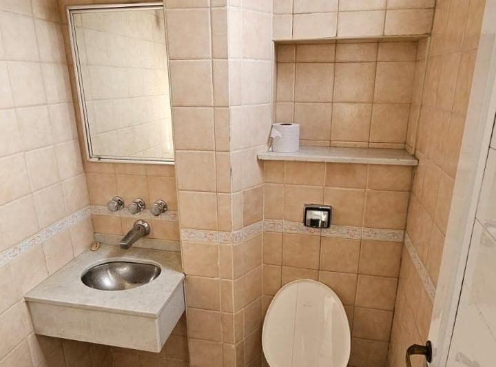 Departamento de 2 Ambientes con dependencia de servicio (ideal escritorio), 2 ba