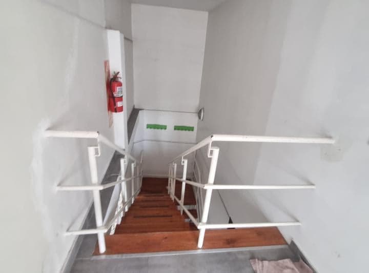 AMBIENTE DIVISIBLE SIN EXPENSAS 
EXCLUSIVO USO PROFESIONAL 
TODO AL FTE 2DO PISO