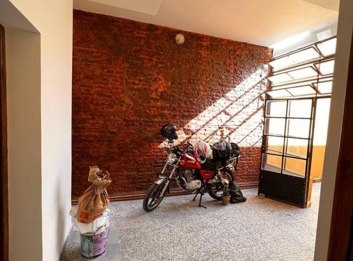 LA VIVIENDA SE ENCUENTRA DIVIDIDA DE LA SIGUIENTE MANERA:     
                 