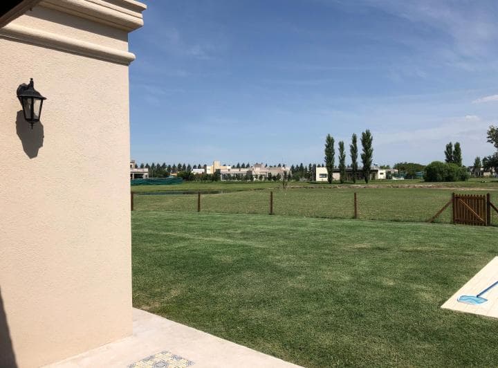 Casa de 5 ambientes Alquiler USD 1.600