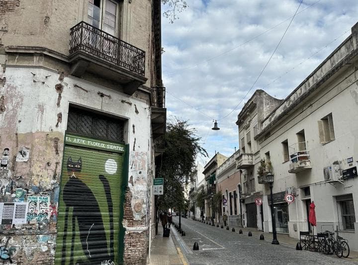 DISPONIBLE DESDE AGOSTO 2026
PH en pleno Casco Histórico: Bolívar entre San Juan