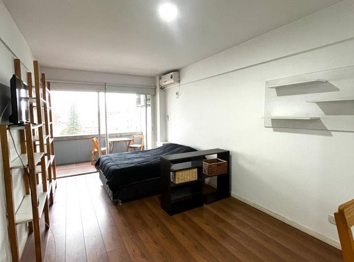 ALQUILER TRADICIONAL MONOAMBIENTE VILLA CRESPO, SEMI AMOBLADO

La propiedad cuen