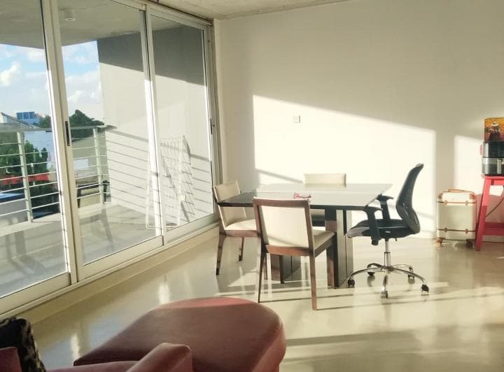 Super luminoso y con gran balcon!
 El espacio mas importante de la vivienda es e