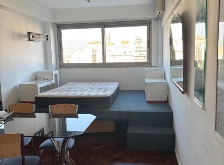 Alquilo Departamento Equipado en Carlos Pellegrini 140, OBELISCO  
Piso alto con