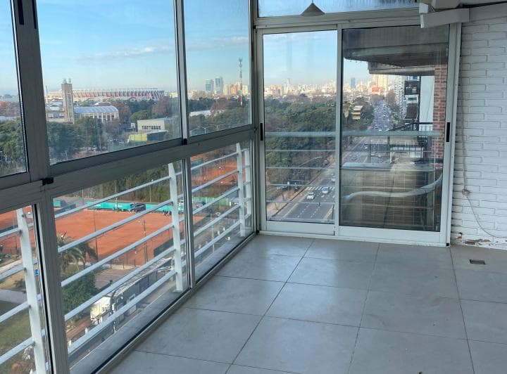 Ona Megatlon , circulo policial, subida autopista, clubes, bares, restaurantes, 