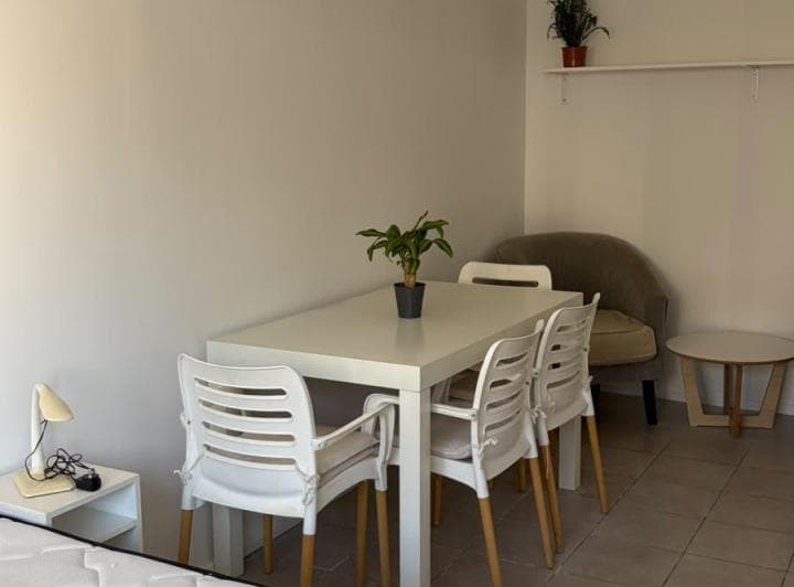 Disponible.
Cálido monoambiente en zona Facultades APTO PROFESIONAL. 
Amueblado 