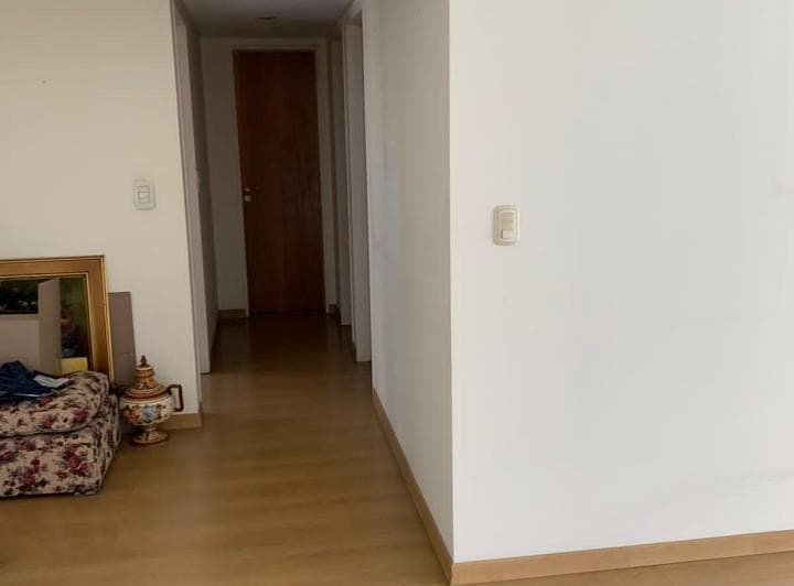Departamento de 3 ambientes  con vista abierta.
Ubicado en el piso 6 al contra f
