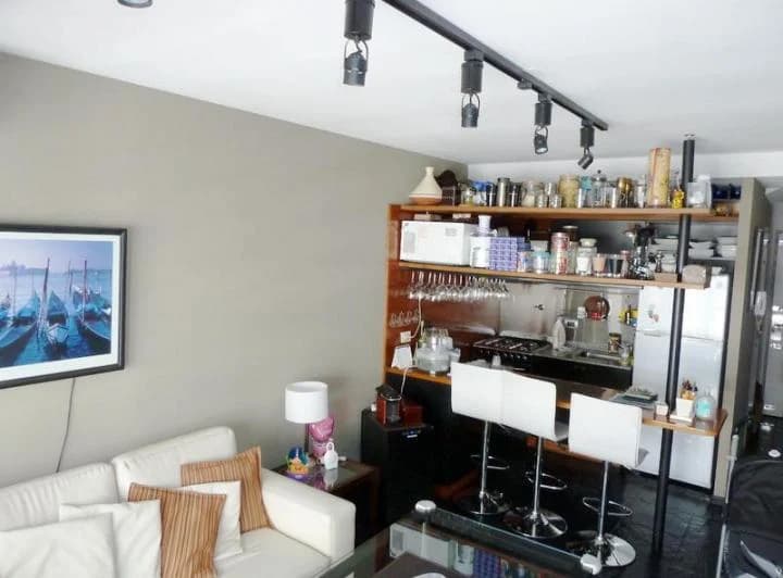 HERMOSO DUPLEX EN LAS CANITAS, EXCELENTE UBICACION, 9° Y 10° PISO.
PISO 9°. LIVI