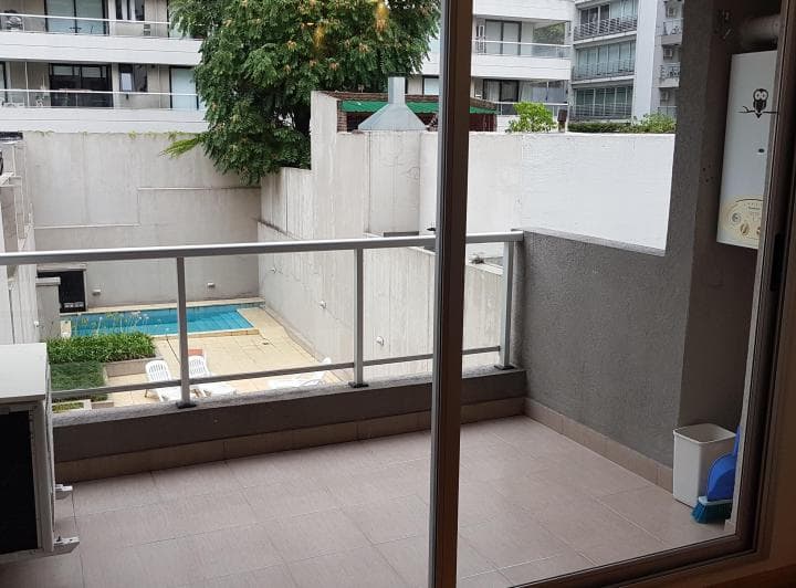Muy cómodo y luminoso monoambiente al contrafrente (vista abierta) en zona muy c
