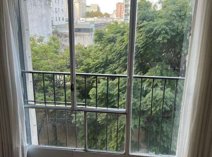 Ventanal comedor con vista a la calle