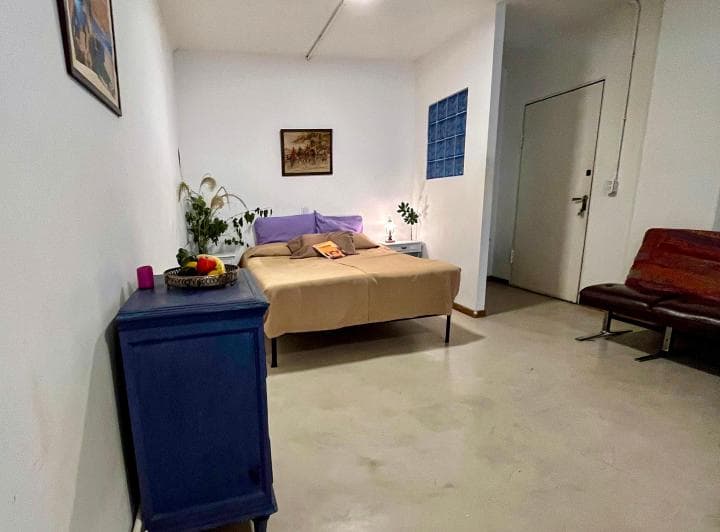 Dormitorio y hall de entrada