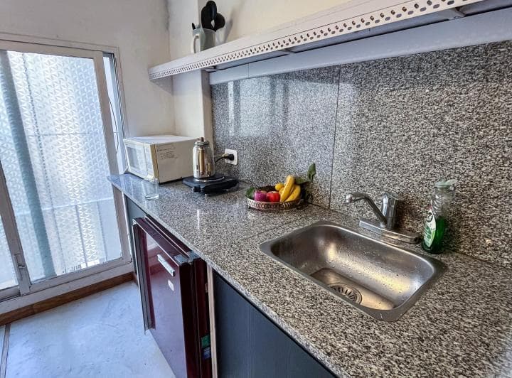 Kitchenette y ventana