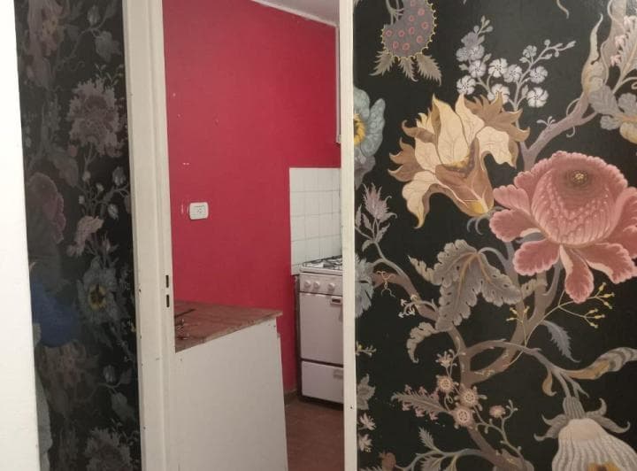 Dpto de 2 ambientes ubicado en 1 piso al frente, en edificio de esquina lo que l