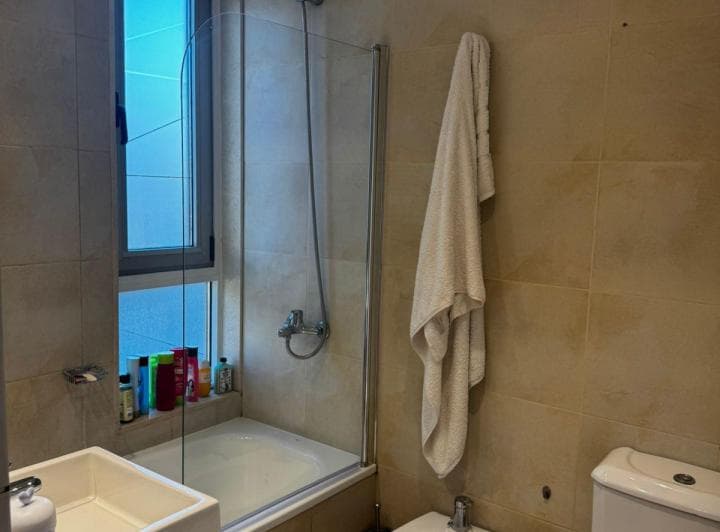 Baño 2 con ventilación exterior