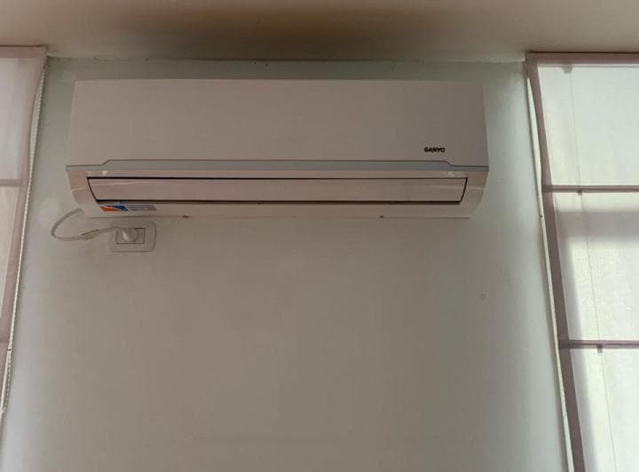 PISO DE 120 MTRS2
CON BALCON A LA CALLE ACEVEDO. A POCAS CUADRAS DEL PARQUE RIVA