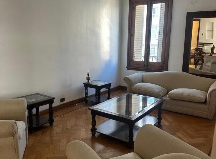 Amplio departamento 3 ambientes, reconvertido a 2 ambientes. 73 m2 totales, amob