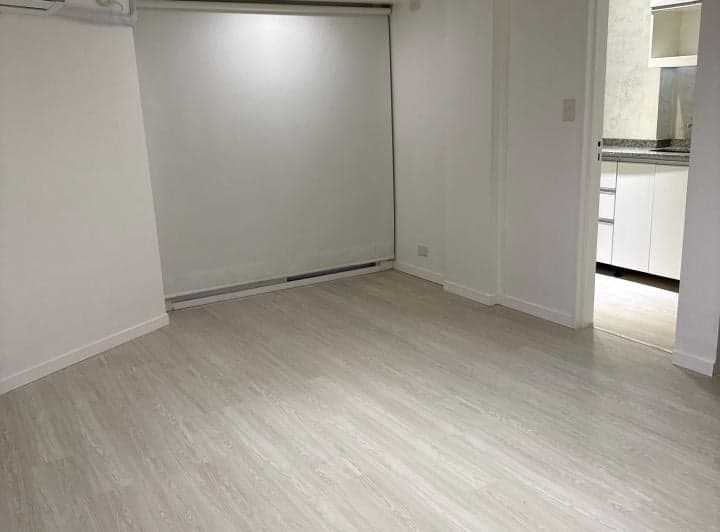 Impecable monoambiente completamente renovado. Alquila dueño directo. Contrato d
