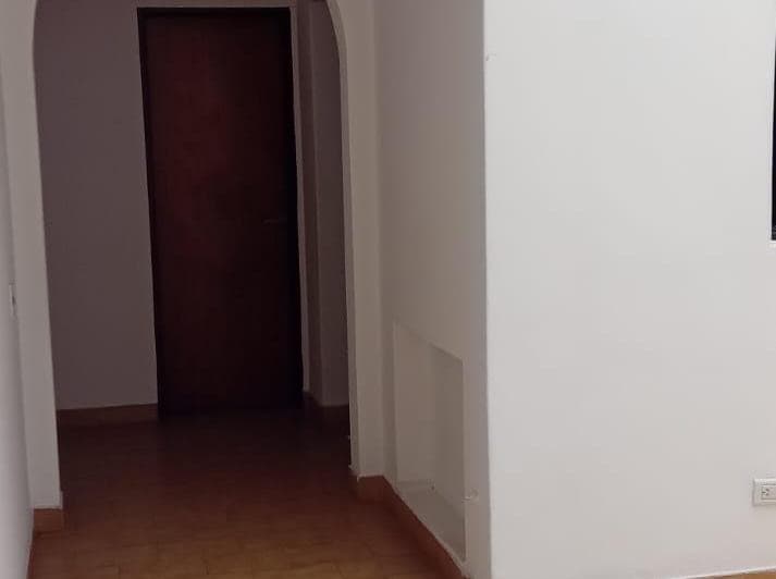 •Apto Comercial/Profesional•
La propiedad cuenta con:
•3 dormitorios, uno en su