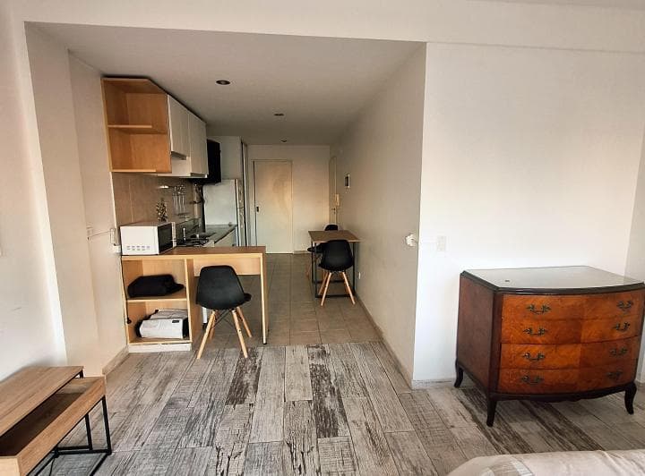 CIUDAD AUTÓNOMA DE BUENOS AIRES. HERMOSA ZONA. AMPLIO DEPARTAMENTO EN 6TO PISO