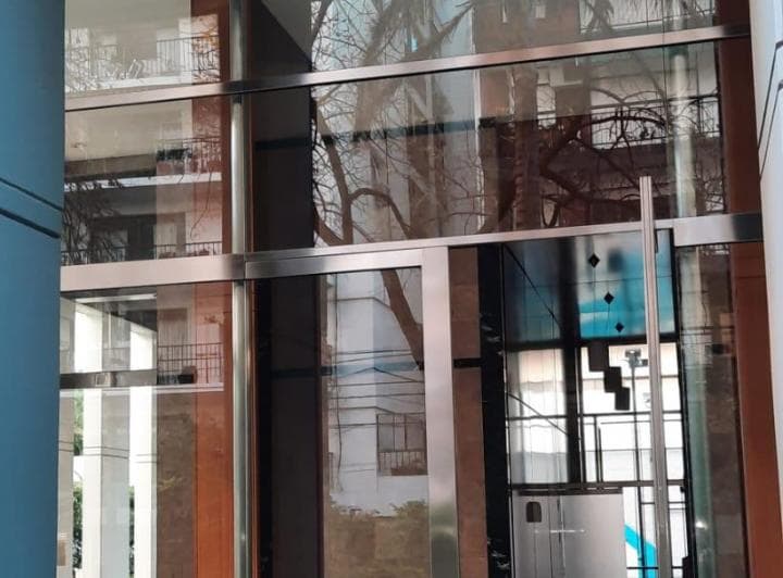 Piso alto al frente con vista abierta, balcón terraza, 2 dormitorios (1 en Suite