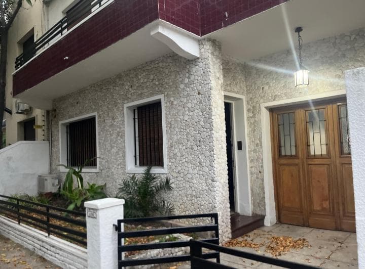 Casa en Alquiler de 5 ambientes