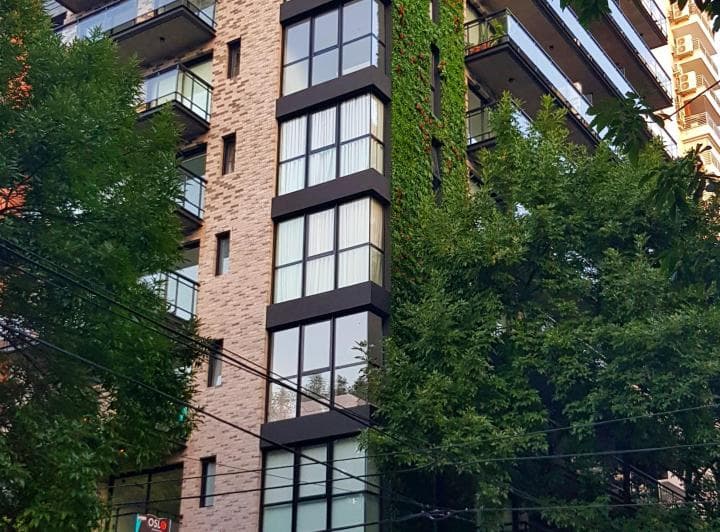 Edificio esquinero.