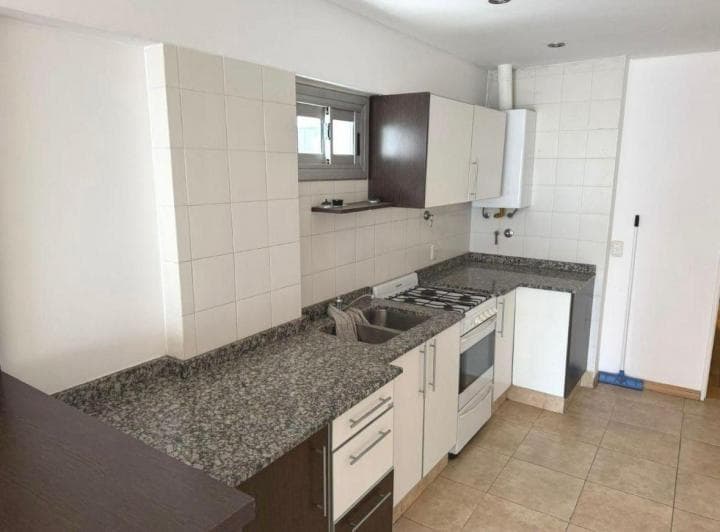 Departamento de 2 ambientes amplios con balcón de 55 m2.
Excelente luminosidad