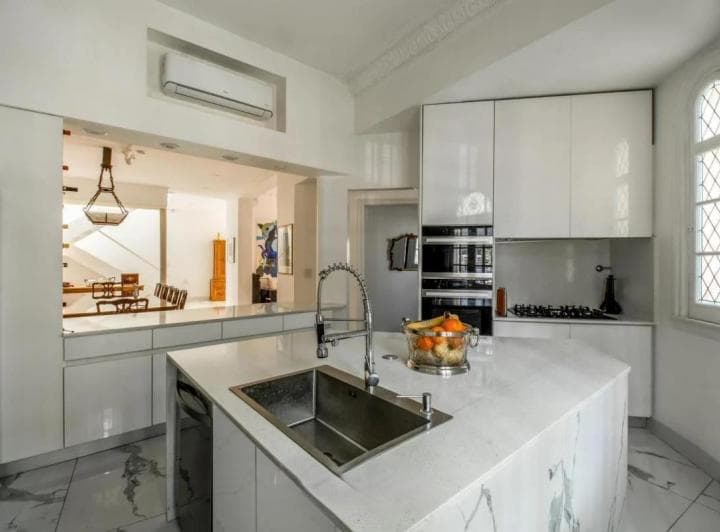 Casa · 405m² · 8 Ambientes · 1 Cochera - Norberto M. Trobo