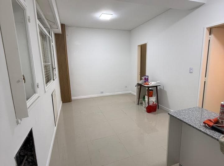 Se alquila departamento de 2 ambientes de 36 m², en planta baja al frente, sobre