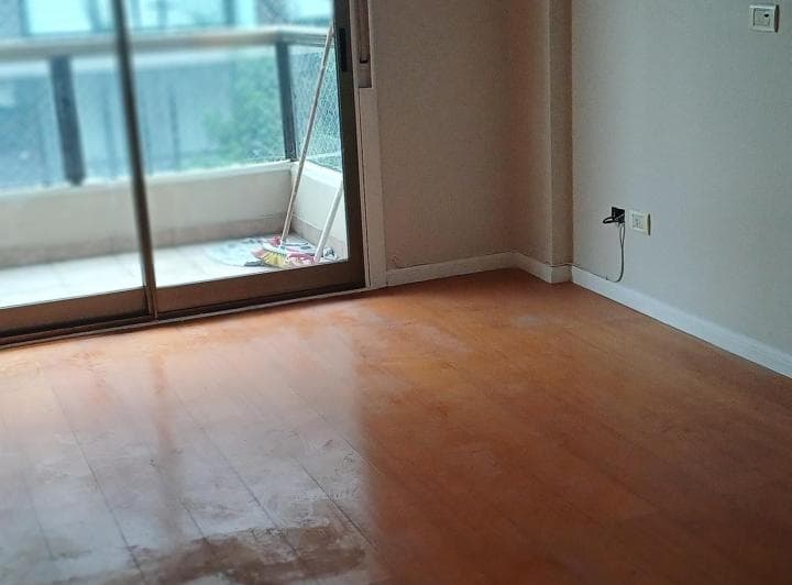Excelente semipiso al frente en Recoleta, con cochera propia, un dormitorio en s