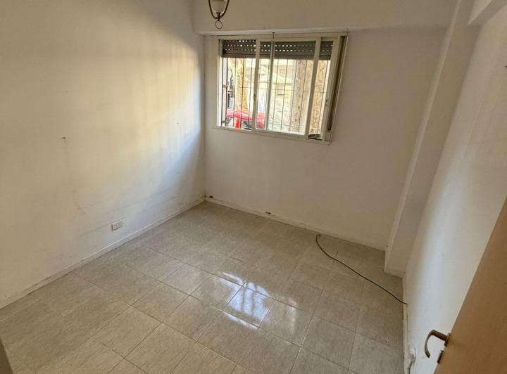 Departamento 2 ambientes al frente con patio (PLANTA BAJA)
- Período locación de