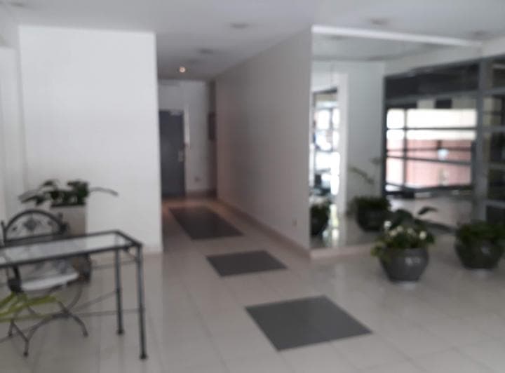Departamento muy luminoso al frente: cómodo, seguro y listo para mudarse. Ubicac