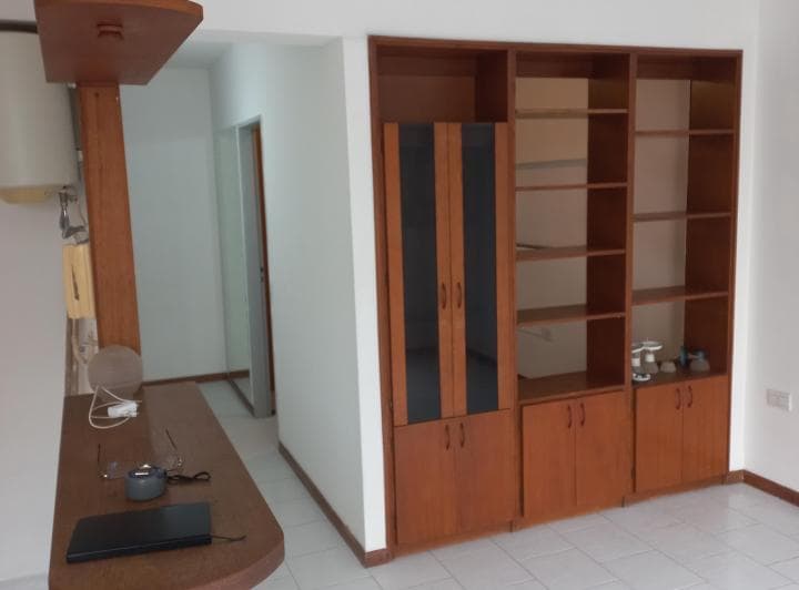 Alquilo atractivo monoambiente dividido en Villa Crespo: calle Thames entre Vera