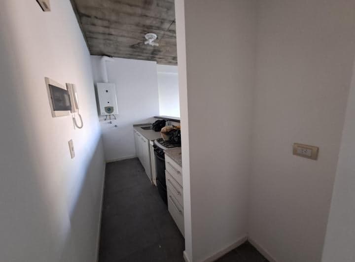 Semi piso de 2 ambientes.
Súper luminoso, con rejas, todo al frente.
En perfecto