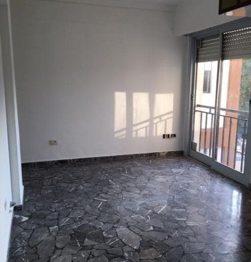 Excelente 2 ambientes con muy buena ubicacion y mantenimiento.
Sobre calle cuenc