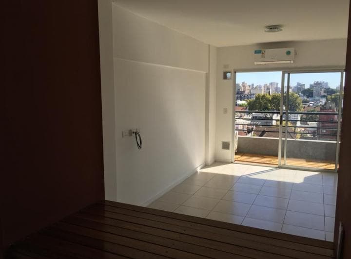 IMPECABLE MONOAMBIENTE CON BALCON AL FTE. TODO EL DIA SOL. SPLIT FRIO/CALOR. BA
