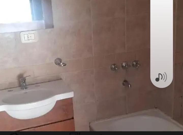 Excelente Monoambiente, muy amplio con cocina integrada, baño completo con ducha