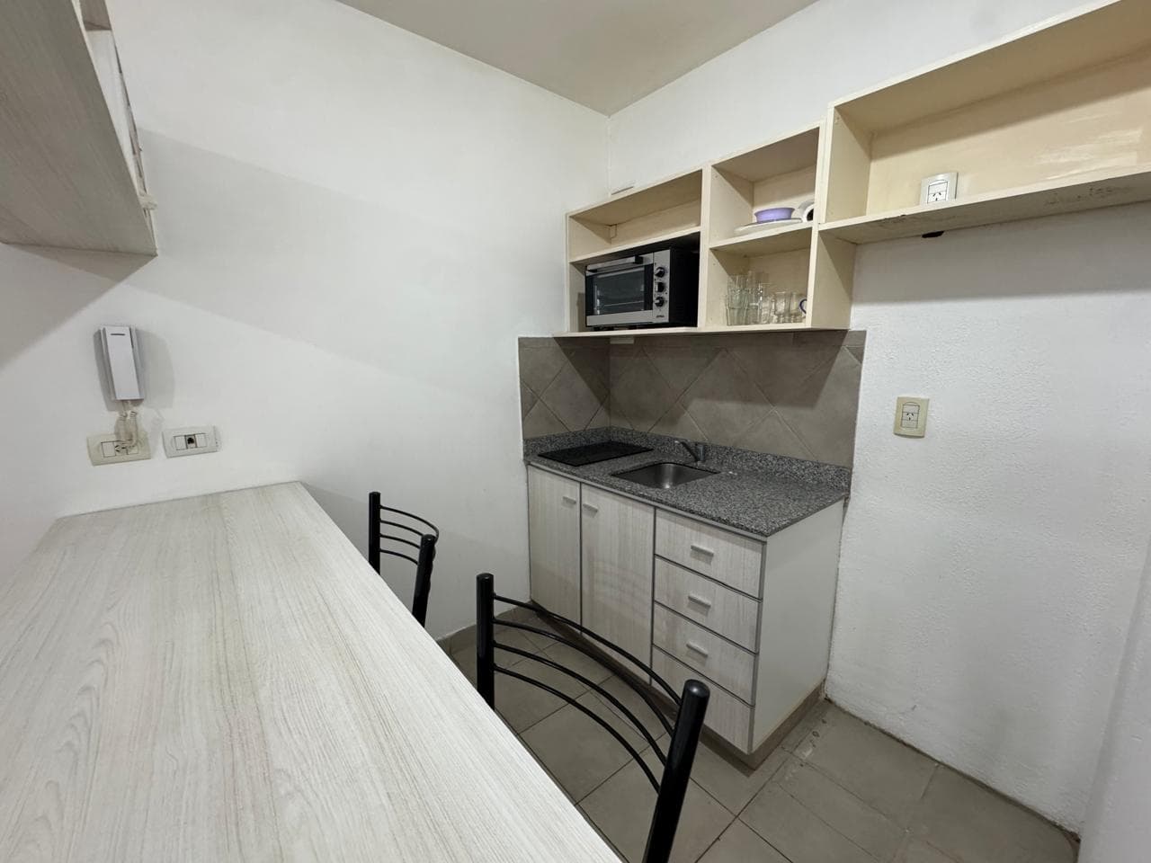 Departamento 1 ambientes en Monte Castro - foto 3