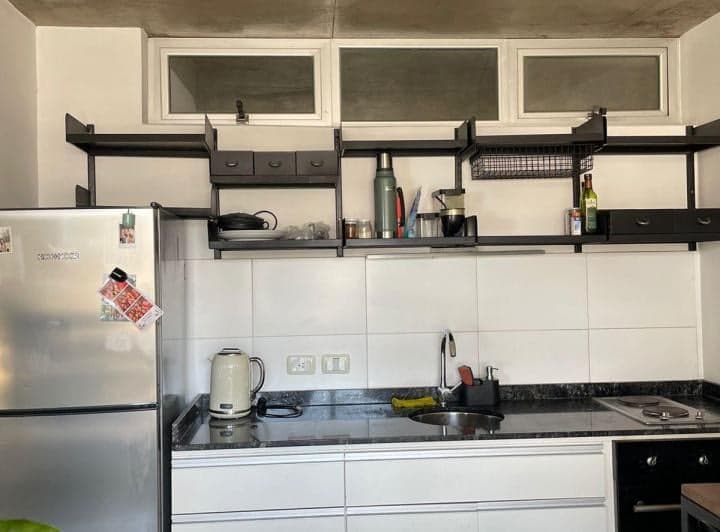 SE ALQUILA DEPARTAMENTO AMOBLADO CON AMENITIES.
LIVING COMEDOR CON COCINA INTEGR