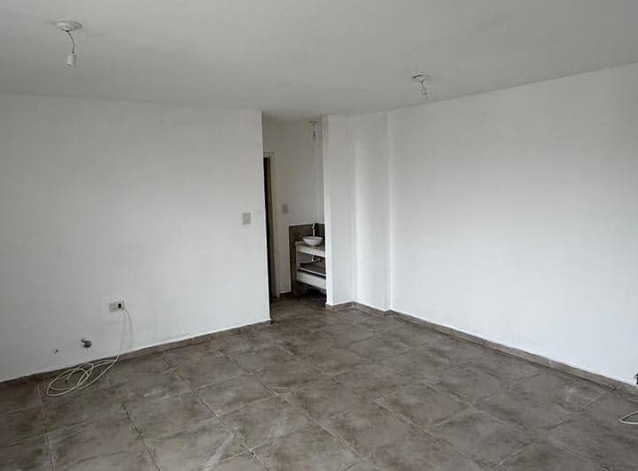 Depto en Alquiler col balcón
-1 dormitorio
-cocina
-living-comedor
-baño y ante