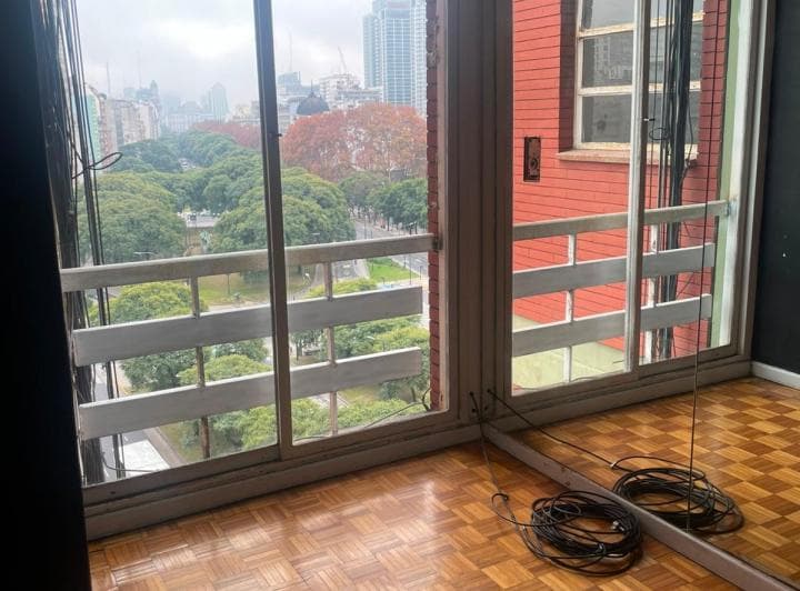 Depto. de 2 ambientes, orientación Este. Edificio moderno. Muy luminoso y bien d
