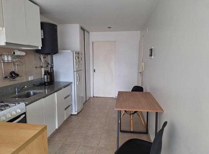 31 m2 al frente. Piso alto y ventilado. Vista abierta . Cocina completa con horn